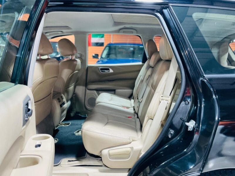 Nissan Pathfinder SV Black 2014