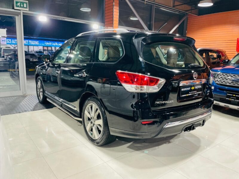 Nissan Pathfinder SV Black 2014