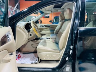Nissan Pathfinder SV Black 2014