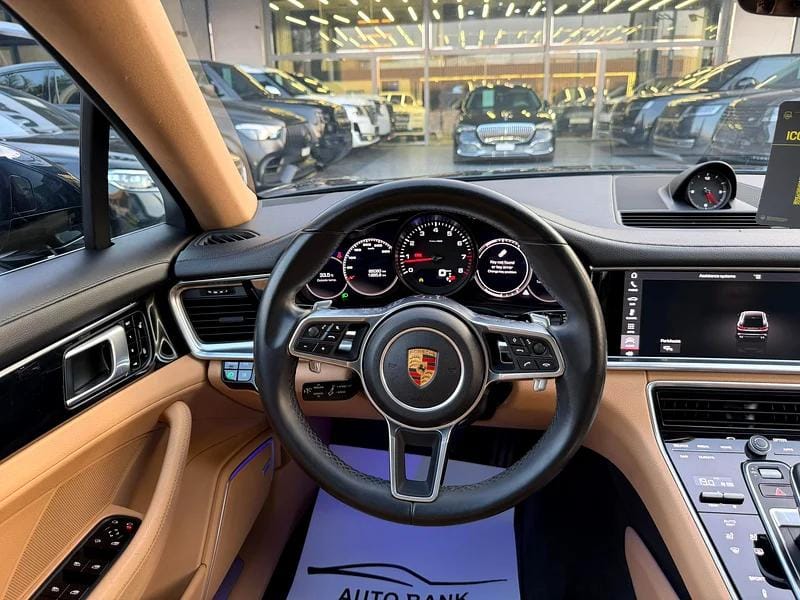2018 Porsche Panamera Standard