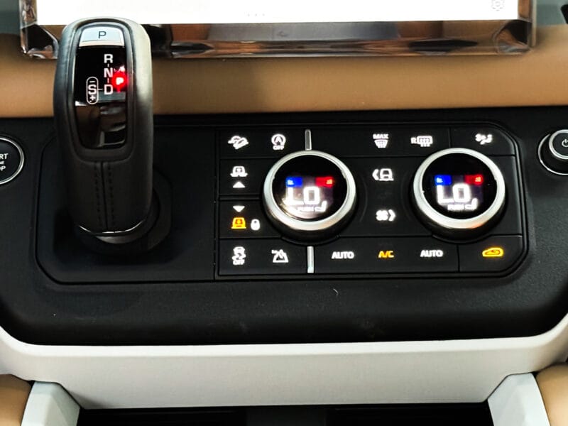 2025 Land Rover Defender P400 X-Dynamic HSE 110
