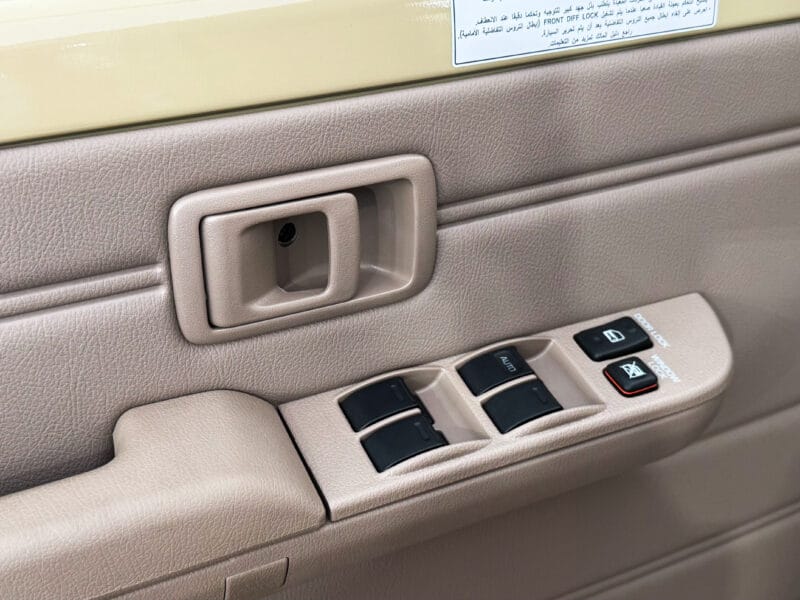 2025 Toyota Land Cruiser Pickup LC79 Double Cab Beige