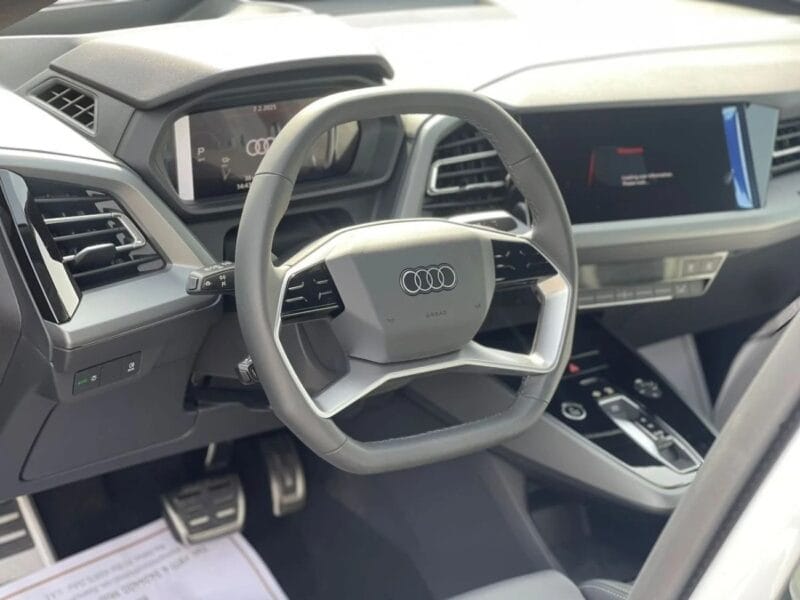 Audi Q5 AUDI Q5 - 40 E-Tron Model 2024 A/T FWD