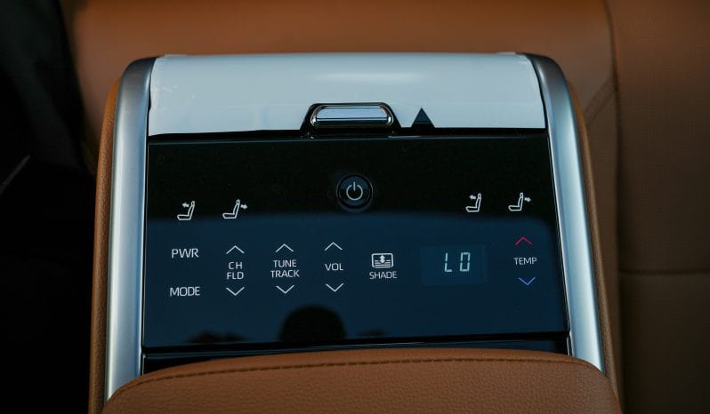 2025 Toyota Camry Lumiere 2.5L 4-Cylinder A/T Hybrid (Blue-Tan)