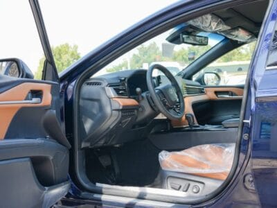 2025 Toyota Camry Lumiere 2.5L 4-Cylinder A/T Hybrid (Blue-Tan)