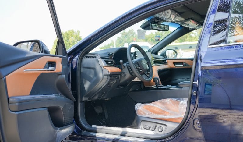 2025 Toyota Camry Lumiere 2.5L 4-Cylinder A/T Hybrid (Blue-Tan)