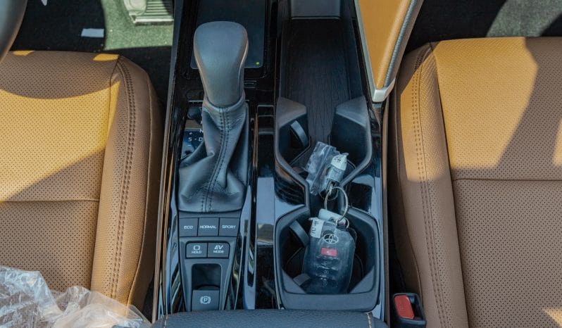 2025 Toyota Camry Lumiere 2.5L 4-Cylinder A/T Hybrid (Blue-Tan)