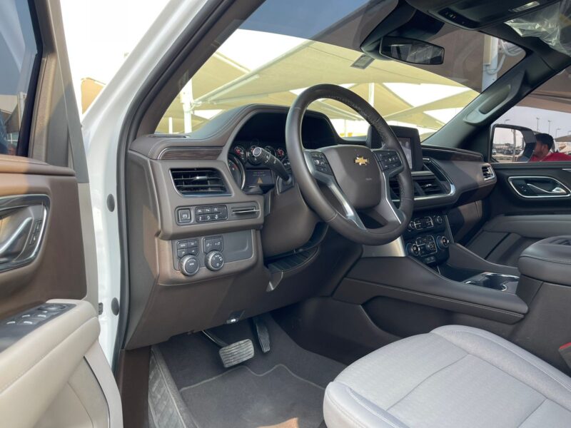 2023 Chevrolet Suburban SUV GCC Specs 8-Cylinders