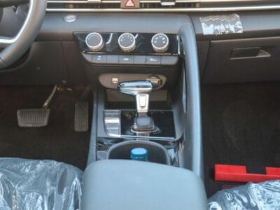 HYUNDAI ELANTRA 2025 - WHITE 4-Cylinder Engine