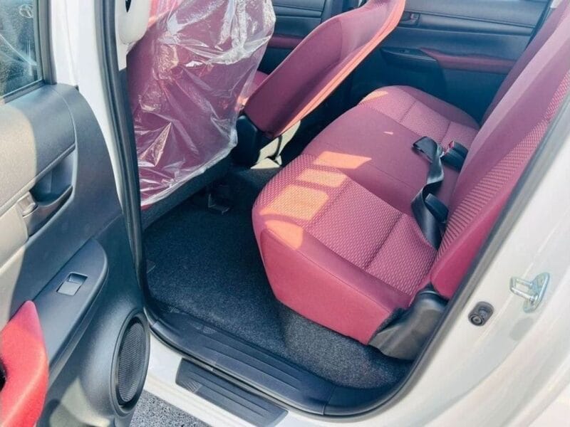 2025 Toyota Hilux 2.4 L Manual Diesel GCC Specs