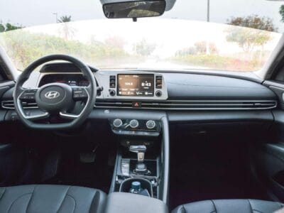 HYUNDAI ELANTRA 2025 - WHITE 4-Cylinder Engine