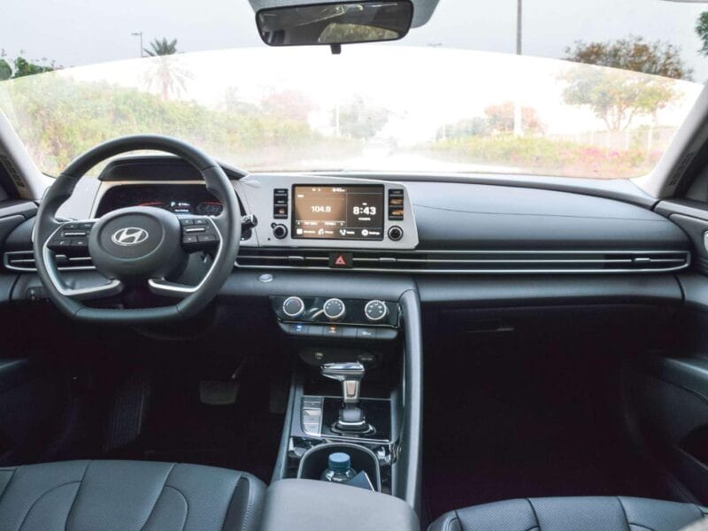 HYUNDAI ELANTRA 2025 - WHITE 4-Cylinder Engine