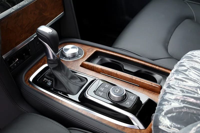 2024 Nissan Armada SL White 8-Cylinder Engine Automatic