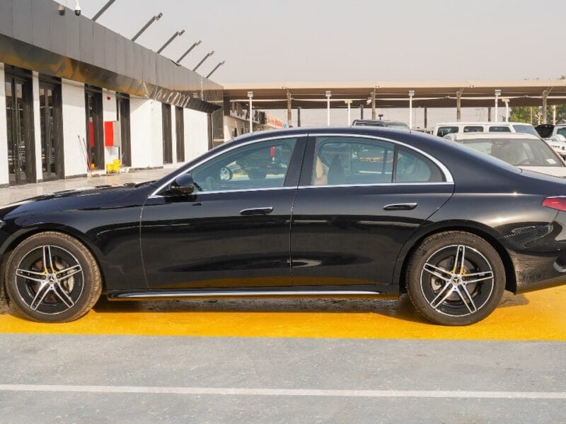 2025 Mercedes-Benz E300 4MATIC in Obsidian Black