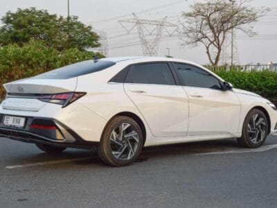 HYUNDAI ELANTRA 2025 - WHITE (2) 4-Cylinder Engine