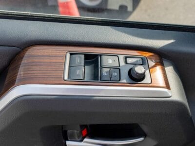 2025 Toyota Granvia 3.5L Premium AT Petrol