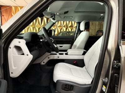 2025 Land Rover Defender P400 110 HSE Silver 3.0L V6