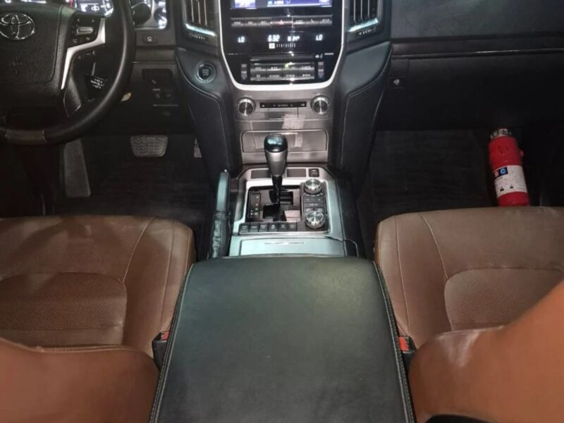 Toyota Land Cruiser VXR 5.7L 4WD GRAND TOURING 2020