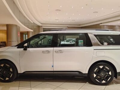 New 2025 Kia Carnival RWD Automatic