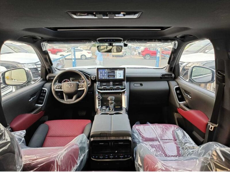 2025 Toyota Land Cruiser 3.L VXR TWIN TURBO Black Full Option