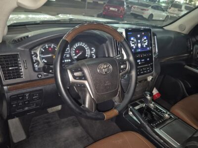 Toyota Land Cruiser VXR 5.7L 4WD GRAND TOURING 2020