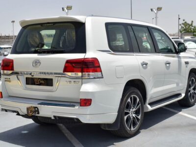 Toyota Land Cruiser VXR Grand Touring Four-Wheel Drive
