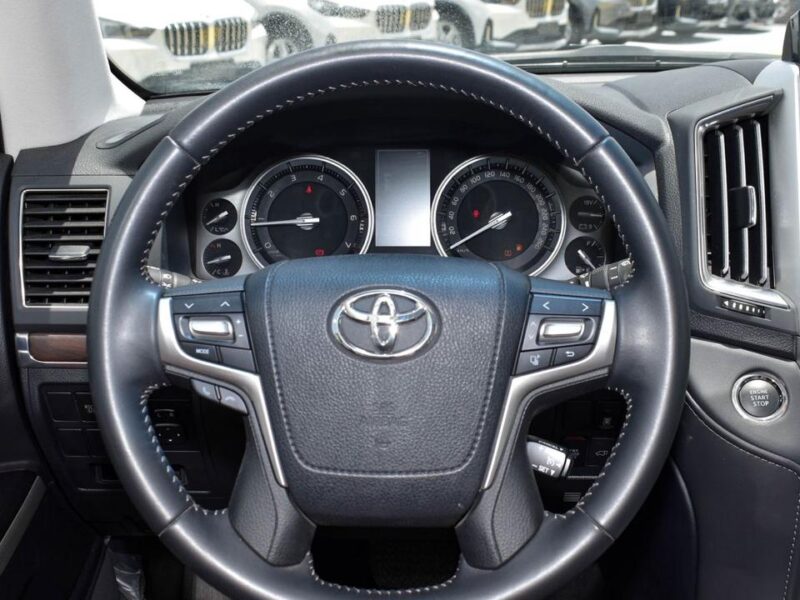 Toyota Land Cruiser VXR Grand Touring Four-Wheel Drive