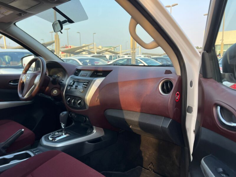 2020 Nissan Navara 4X4 Full Automatic White GCC