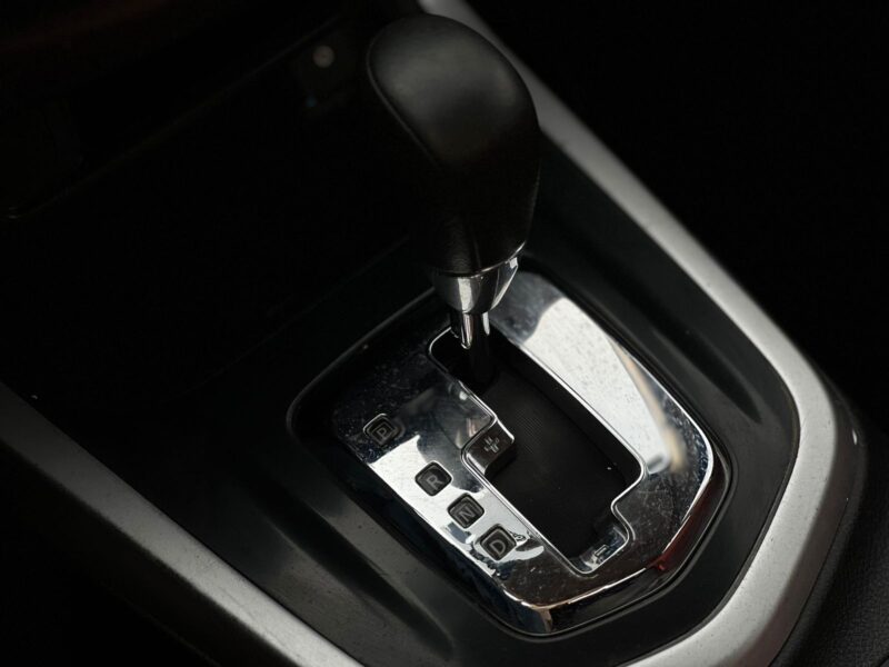 2020 White Nissan Navara 4x2 Automatic GCC Specs