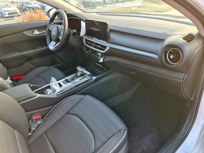 2025 Kia K3 Other White FWD Sedan Automatic Petrol