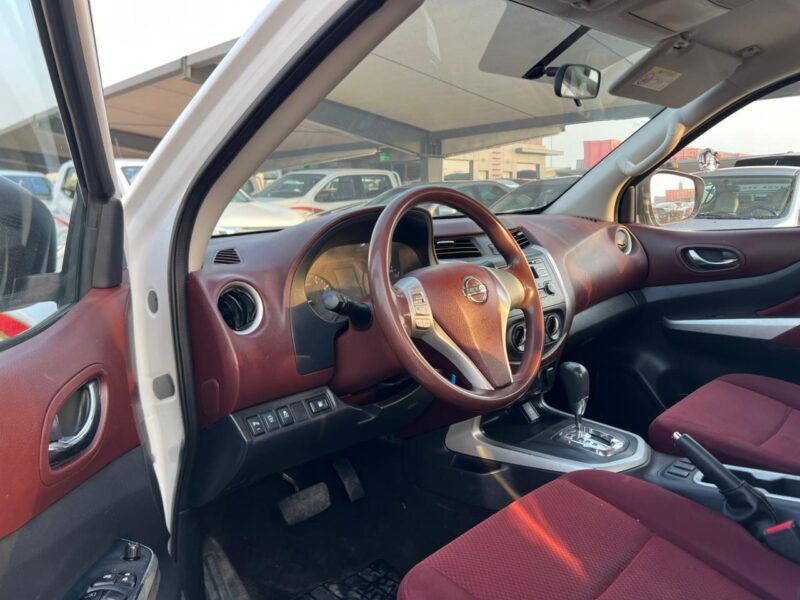 2020 White Nissan Navara 4X4 Fully Automatic GCC Specifications