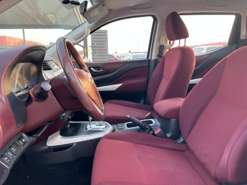 2020 Nissan Navara 4X4 White Fully Automatic GCC