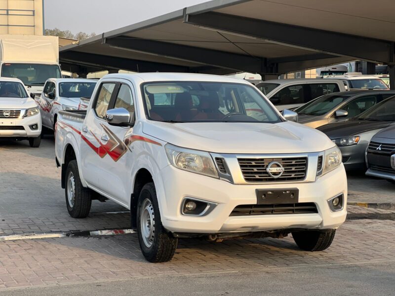 2020 Nissan Navara 4X4 White Fully Automatic GCC