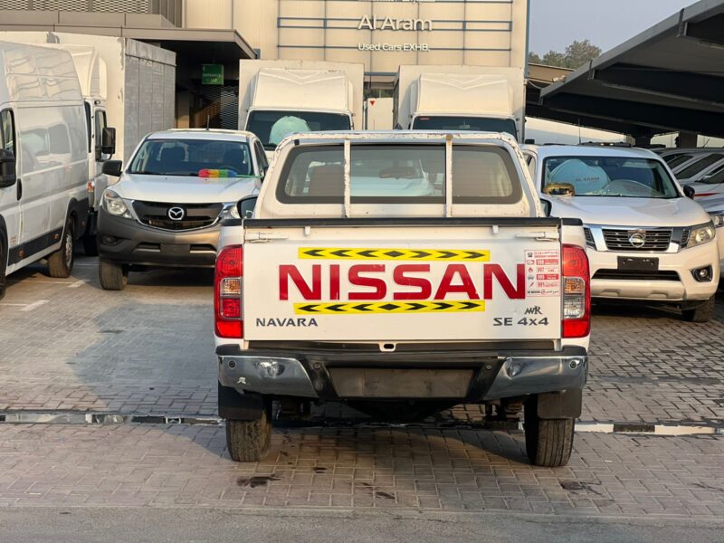 2020 White Nissan Navara 4X4 Fully Automatic GCC