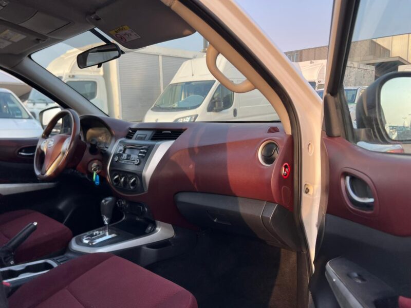 2020 Nissan Navara 4X4 White Fully Automatic GCC