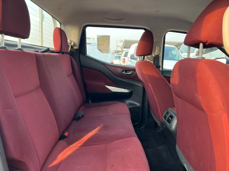 2020 White Nissan Navara 4X4 Fully Automatic GCC Specifications