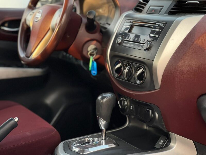 2020 White Nissan Navara 4X4 Fully Automatic GCC