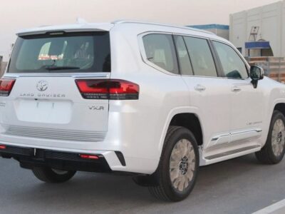 White Toyota Land Cruiser LC300 VXR, 3.3L Turbo Diesel 4WD A/T 2025