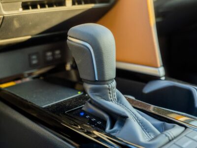 2025 Toyota Camry Lumiere 2.5L HEV Full option (White-Tan)