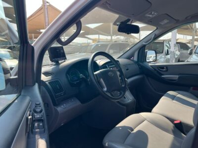 2021 Hyundai H1 Van Automatic Diesel Korean Specs 2 Keys White