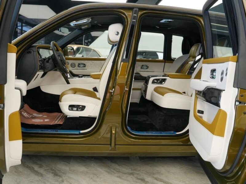 2025 Rolls Royce Cullinan Black Badge Bespoke Chartreuse 6.7L V12