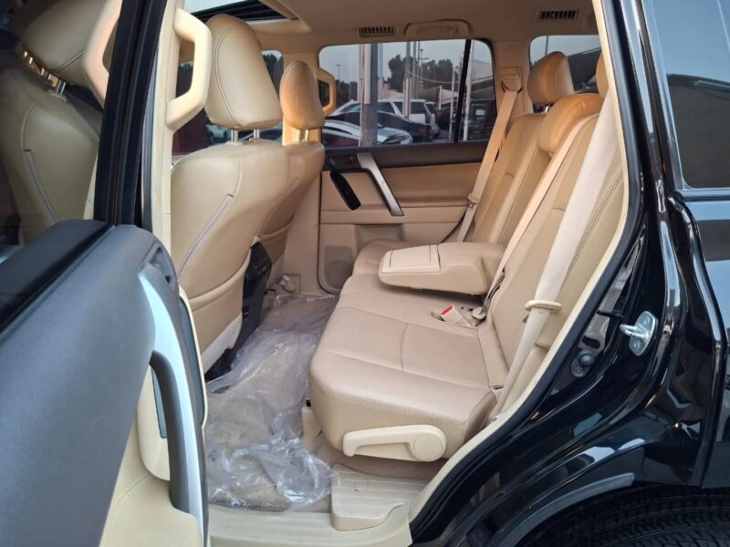 2014 Toyota Prado VXR V6 GCC Specs Black-Beige