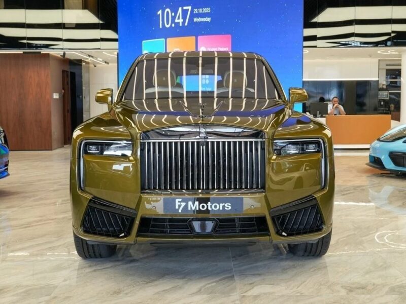2025 Rolls Royce Cullinan Black Badge Bespoke Chartreuse 6.7L V12