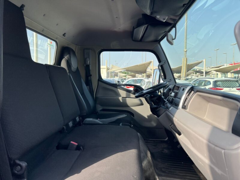 2020 Mitsubishi Canter S/C Manual 16FT Diesel White Truck