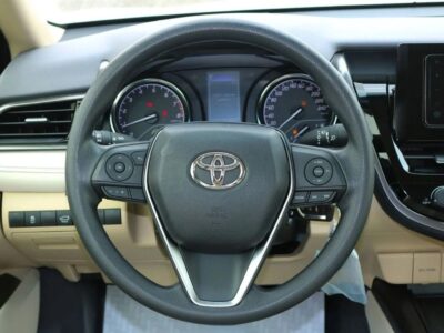 Toyota Camry Toyota LE 2.5L Sedan FWD 8 Speed A/T Petrol White Beige