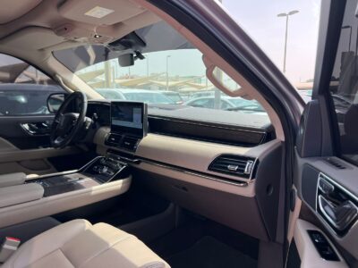 2022 Lincoln Navigator Presidential Edition GCC V6 Grey Beige