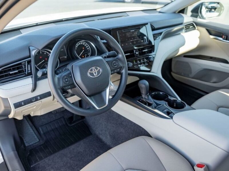 Toyota Camry LE 2.5P 4-Cylinder Engine AT MY2023 SILVER BEIGE