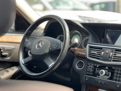 2011 Mercedes-Benz E300 Korean Specs V6 Low Mileage Silver Black