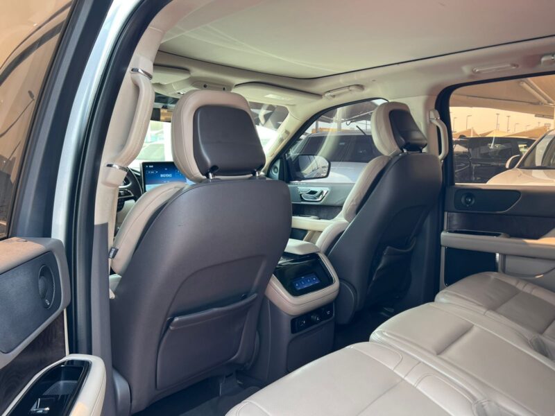 2022 Lincoln Navigator Presidential Edition GCC V6 Grey Beige