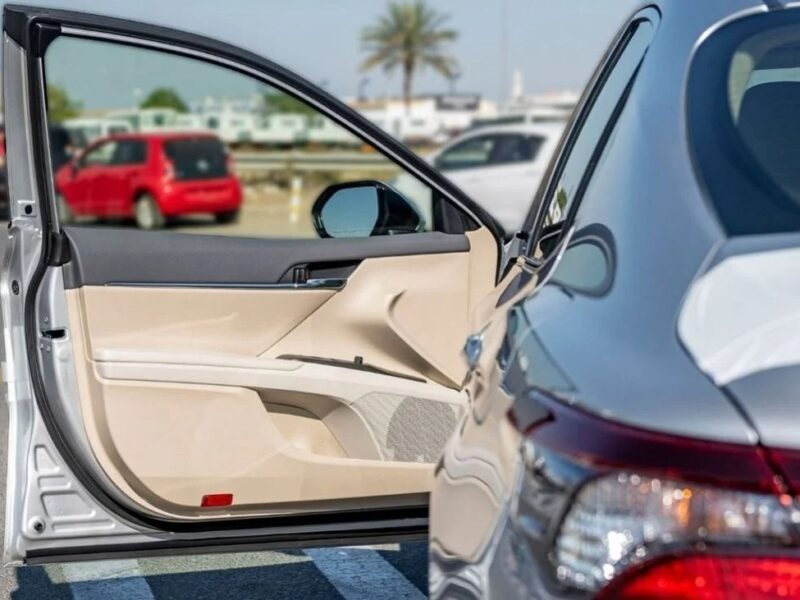 Toyota Camry LE 2.5P 4-Cylinder Engine AT MY2023 SILVER BEIGE